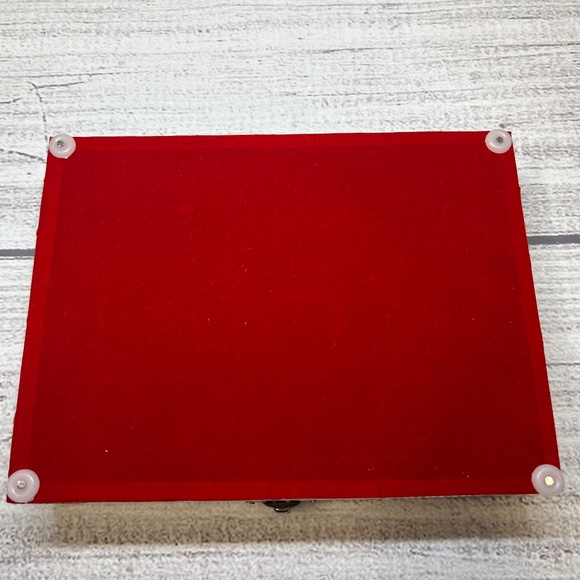 Handcrafted Floral Embossed Ring Box - Picture 10 of 13